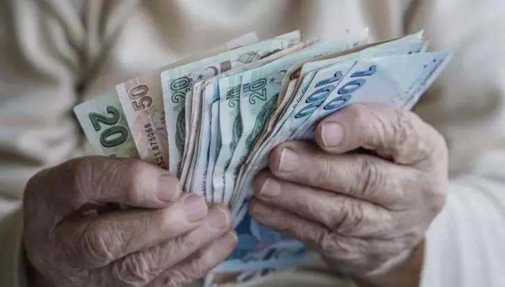 SSK ve Bağ-Kur emeklilerin 2024 zamlı maaş tablosu netleşti. 7 bin 500 lira maaş alanların yeni zamlı aylıkları ortaya çıktı 9